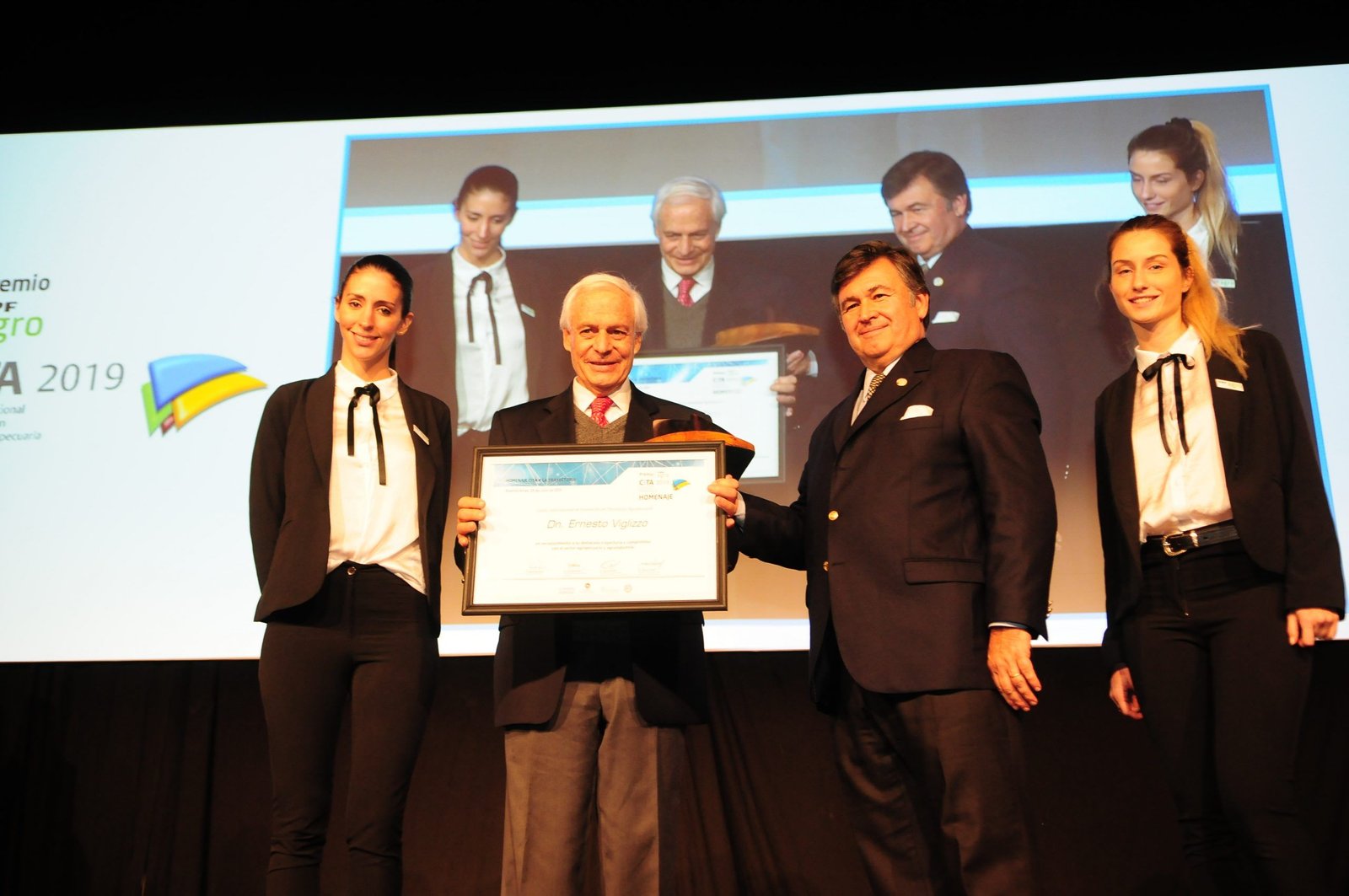 Ernesto Viglizzo recibe Homenaje a la Trayectoria durante Premios CITA